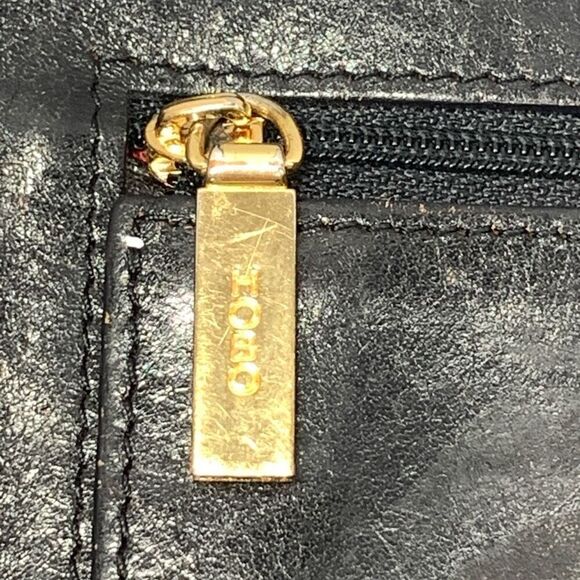 Hobo Women's Solid Twist Lock Closure Leather Wallet Clutch Black - Picture 5 of 11